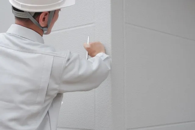 外壁塗装は築何年で必要？最適な時期と判断ポイントをプロが解説