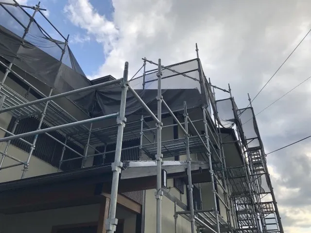 外壁塗装・屋根塗装は同時が正解？メリットと注意点を徹底解説