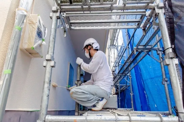 外壁塗装のアクリル塗料ってどうなの？特徴と注意点をプロが解説